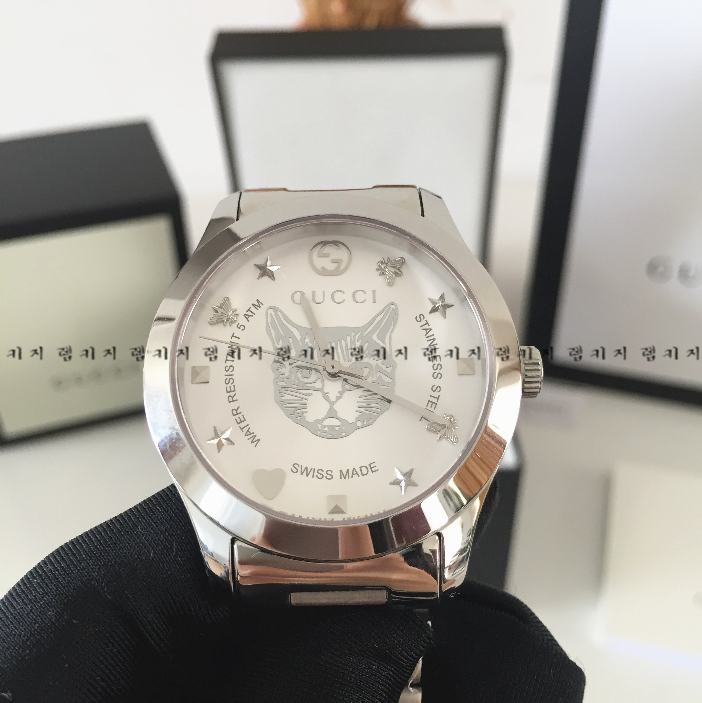 구찌 G타임리스 캣 워치 은장 남성 메탈시계